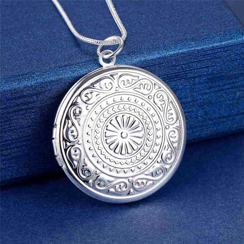 Round Photo Frame Necklace