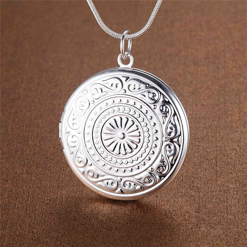 Round Photo Frame Necklace